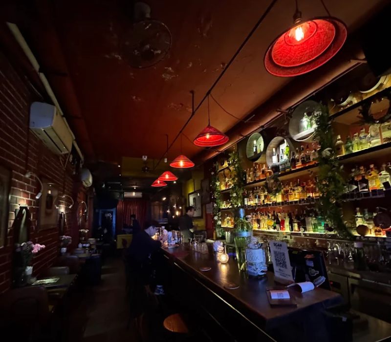 Top 10 bar Hà Nội đặc sắc nhất 2026 không nên bỏ lỡ 5