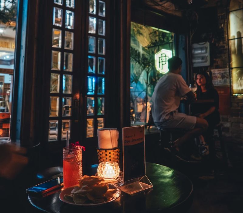 Top 10 bar Hà Nội đặc sắc nhất 2026 không nên bỏ lỡ 6