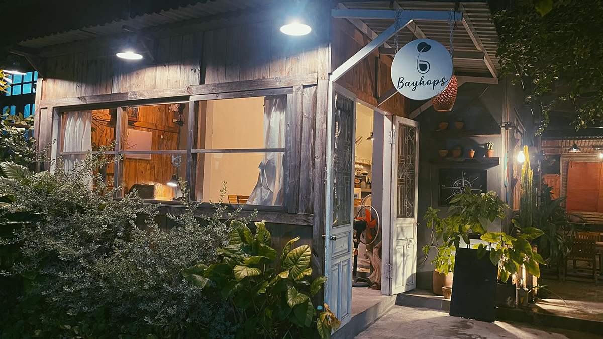Bayhops café Quảng Bình và không gian nhà gỗ mộng mơ 2