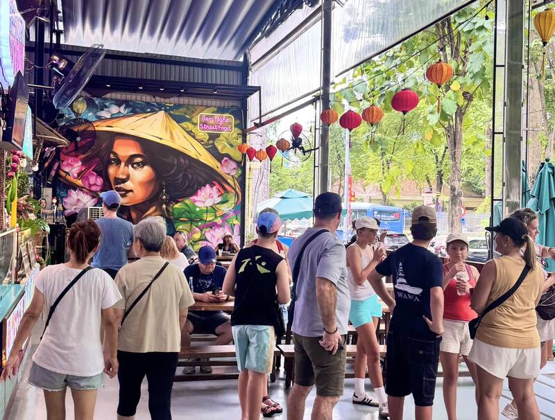 Bến Thành Street Food Market: Trải nghiệm ẩm thực đường phố Sài Gòn 7