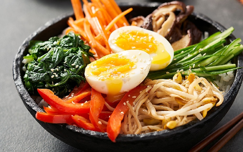 Bibimbap là gì? Tìm hiểu món cơm trộn Hàn Quốc hot toàn cầu 2