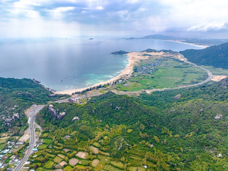Top 12 bãi biển Bình Định đẹp ngỡ ngàng khiến bạn say mê 5