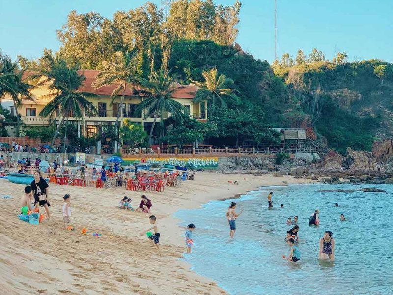 Top 12 bãi biển Bình Định đẹp ngỡ ngàng khiến bạn say mê 8