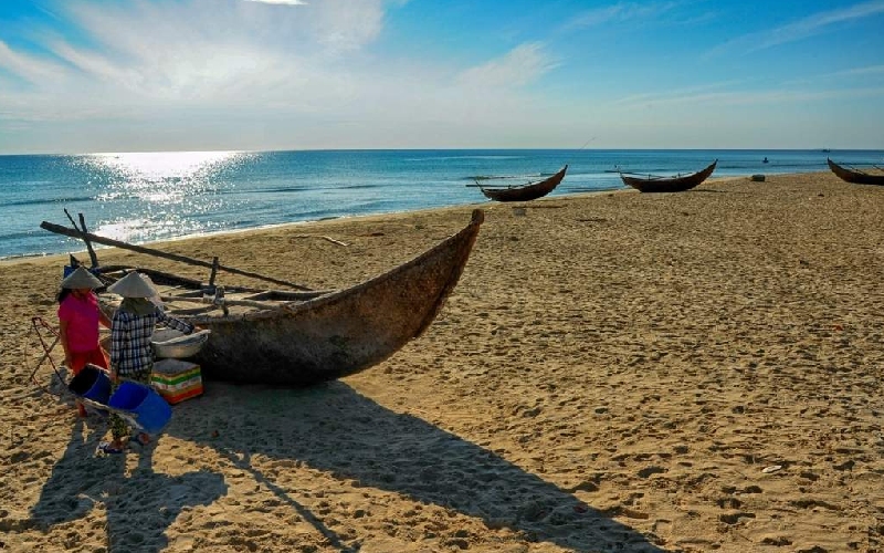Tìm về Biển Bình Minh, không gian nắng vàng cát trắng gần ngay Phố Hội 7