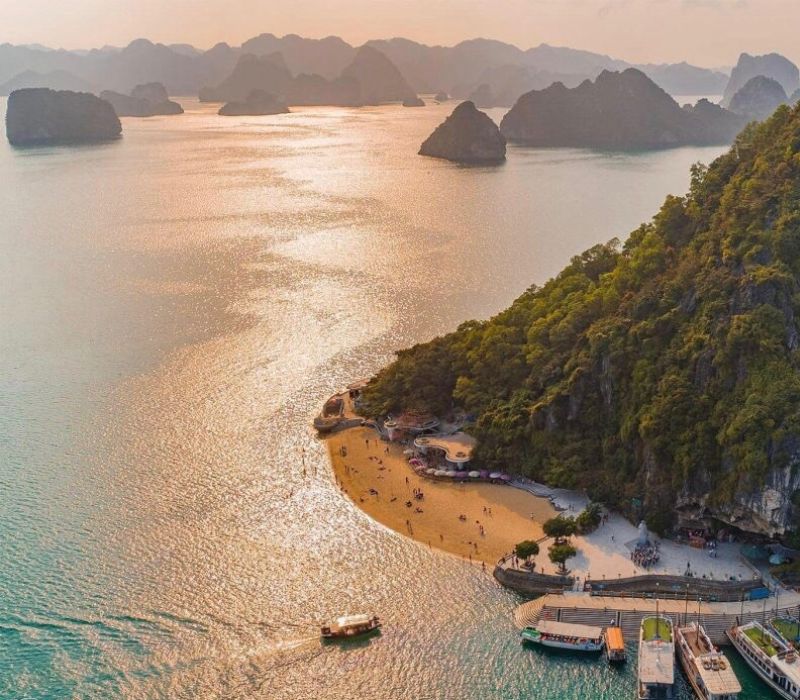 Top 10 bãi biển Hạ Long đẹp nhất bạn không nên bỏ lỡ 4
