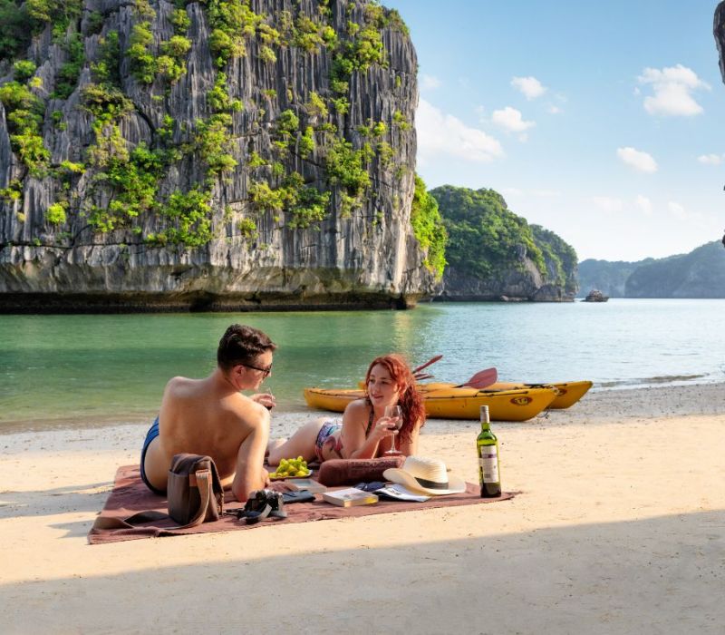 Top 10 bãi biển Hạ Long đẹp nhất bạn không nên bỏ lỡ 3