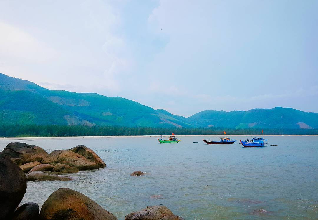 Biển Lộc Bình - Đắm say trước vẻ đẹp hoang sơ của nàng tiên biển xứ Huế 2