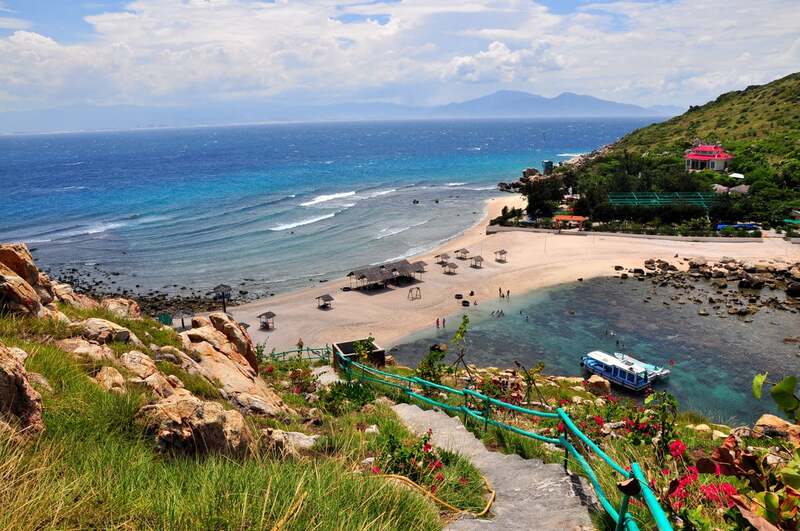 9 bãi biển Nha Trang đẹp say lòng du khách 7