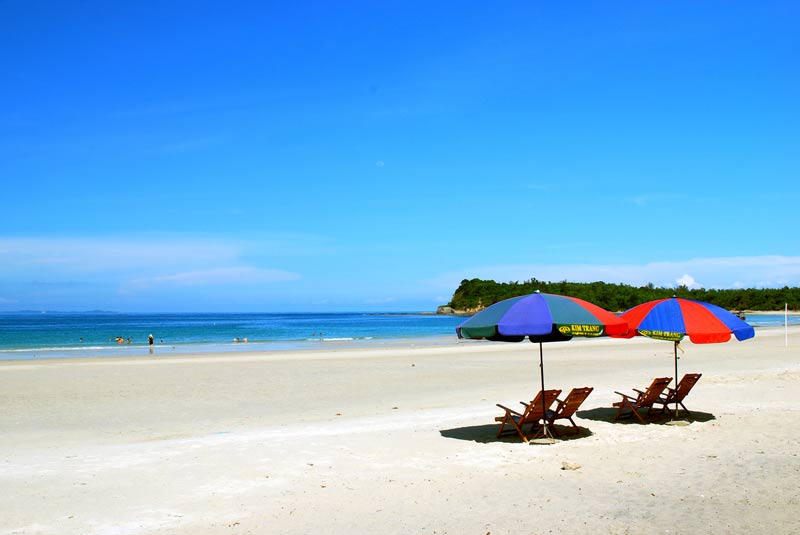 Điểm danh 8 bãi biển Quảng Ninh đẹp ngất ngây cho hè này 4