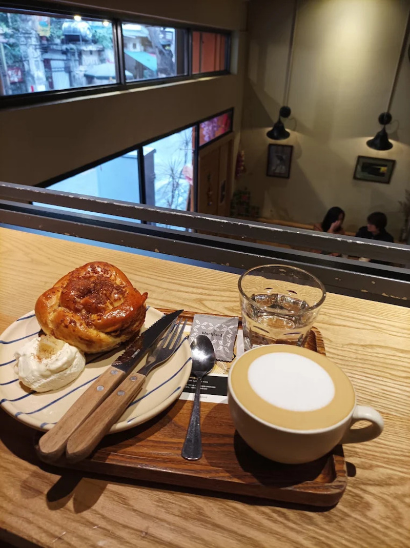 Review Blackbird Coffee, một nốt hương cà phê đậm đà giữa Hà Nội 9
