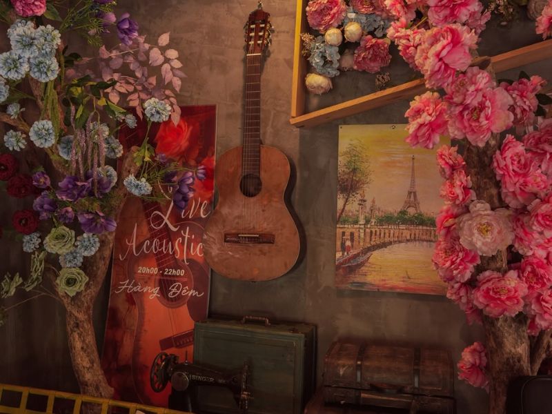 Bonjour Cafe The Art: Góc Paris ngập tràn hoa giữa Thảo Điền 5