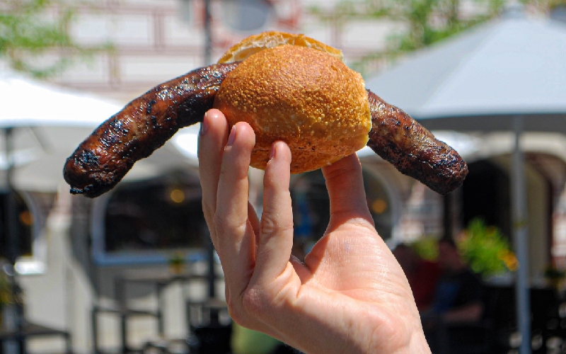 Bratwurst là gì? Khám phá món xúc xích Đức nổi danh toàn cầu 3