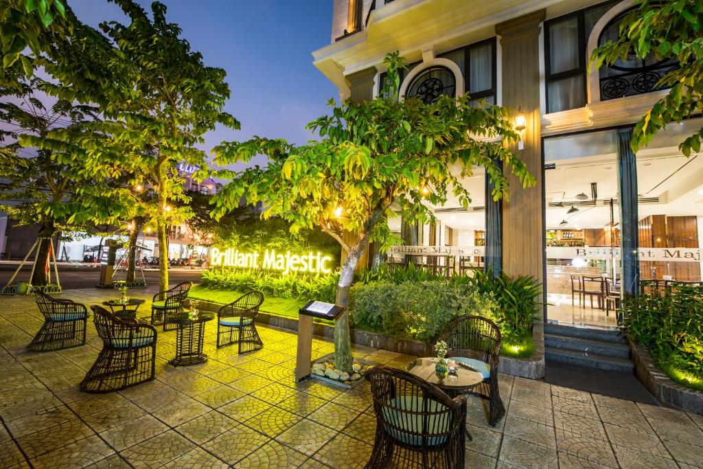 Brilliant Majestic Hotel, điểm đến bình yên trong lòng phố biển 16