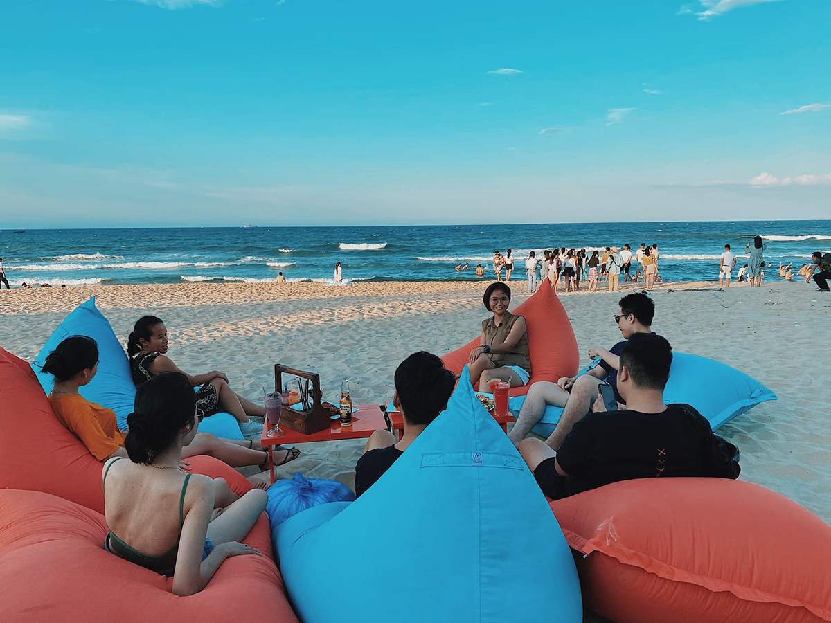 Buffalo Beach Bar Quảng Bình với không gian cực chill trên bãi biển Nhật Lệ 2