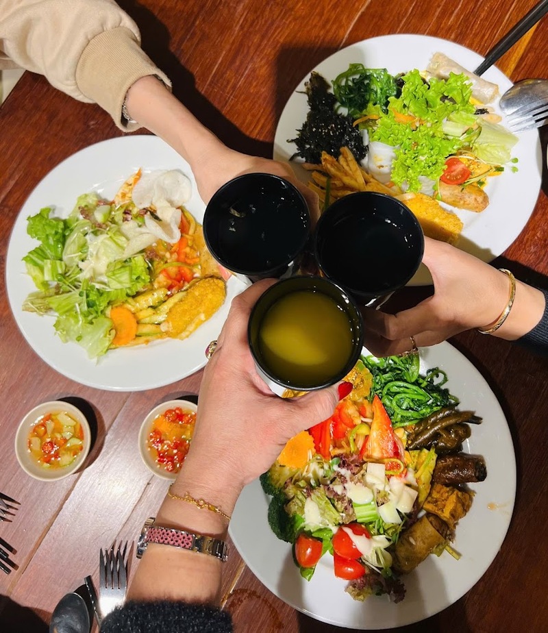Buffet Chay Hương Thiền Hà Nội mang hương vị thanh đạm tròn đầy 3