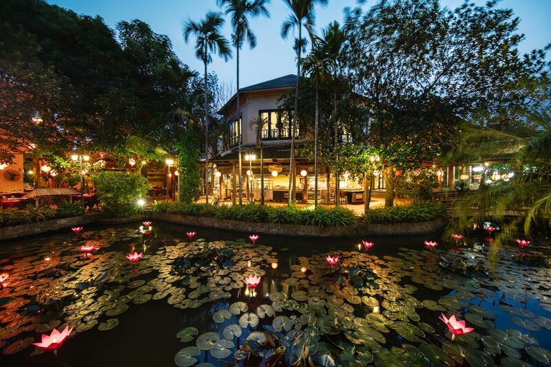 Buffet Sen Tây Hồ: Biểu tượng ẩm thực bên bờ Hồ Tây Hà Nội 2