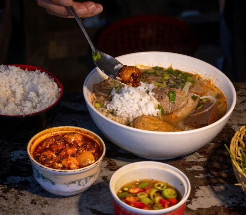 Bún bò cơm nguội Huế: Món ăn dân dã đượm hồn cố đô 2