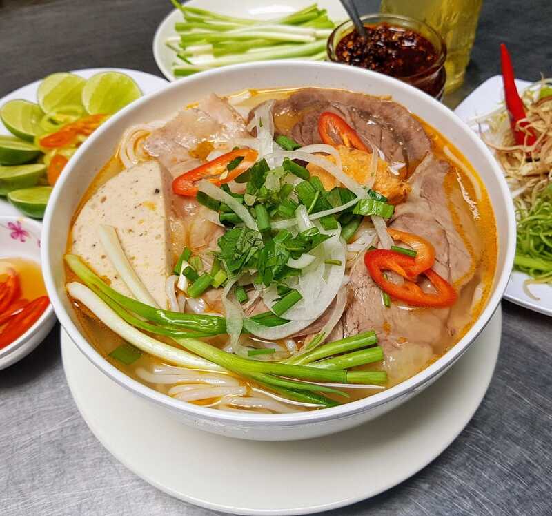 Top quán bún bò Huế đậm đà hương vị cố đô giữa lòng Sài Gòn 2