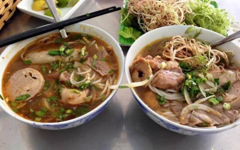 Top quán bún bò Huế đậm đà hương vị cố đô giữa lòng Sài Gòn 8