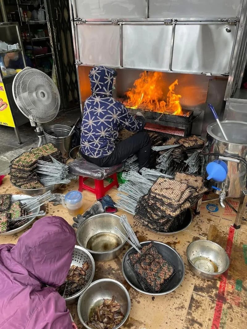 Ghé bún chả 41 Cửa Đông Hà Nội tìm kiếm hương vị Hà Nội nguyên bản 2