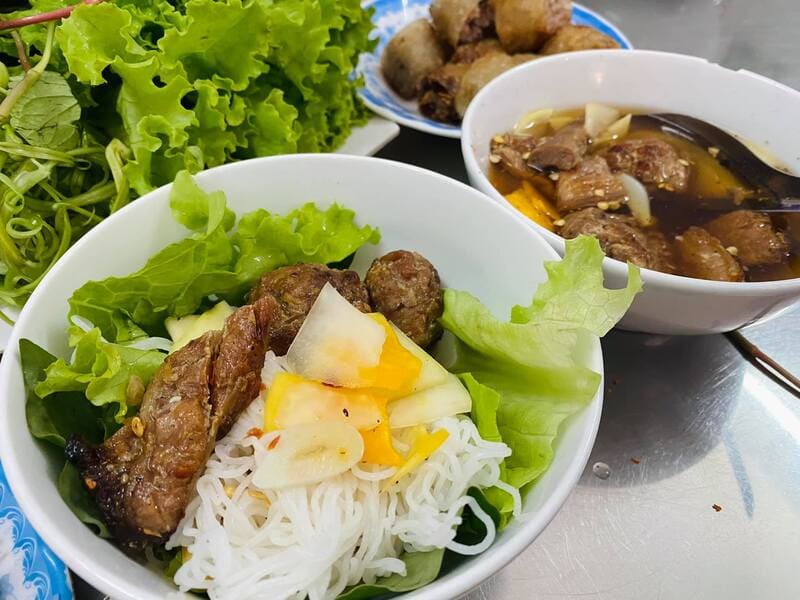 Top 10 quán bún chả quận 1 mang đậm dấu ấn ẩm thực thủ đô 3