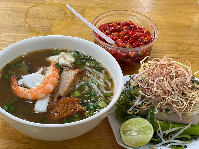 Thưởng thức bún mắm miền Tây linh hồn ẩm thực sông nước 8