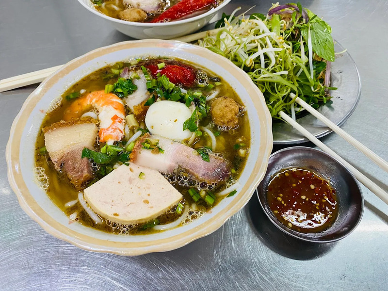 Thưởng thức bún mắm miền Tây linh hồn ẩm thực sông nước 9