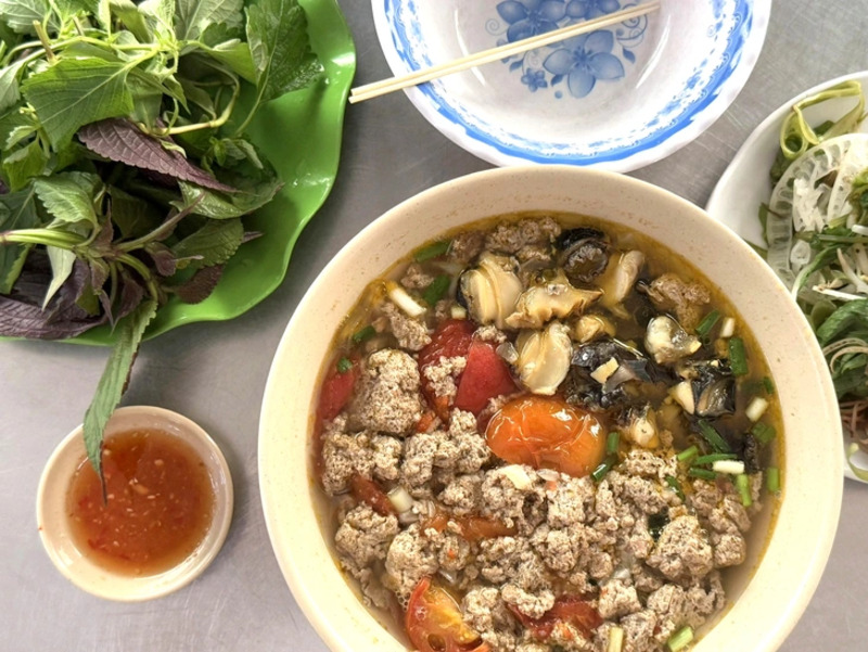 Điểm danh những quán bún ốc Sài Gòn ăn là ghiền 2