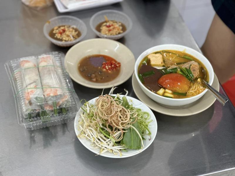 Top 14 quán bún riêu ngon có tiếng nhất nhì Sài Gòn 5