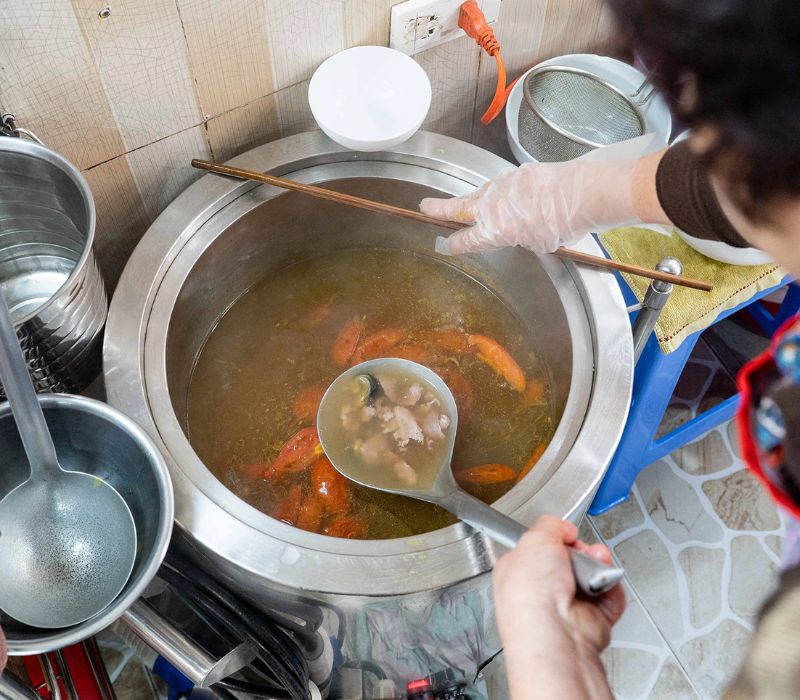 Bún Riêu Huyền Thu: Huyền thoại bún riêu 40 năm tuổi có gì? 4