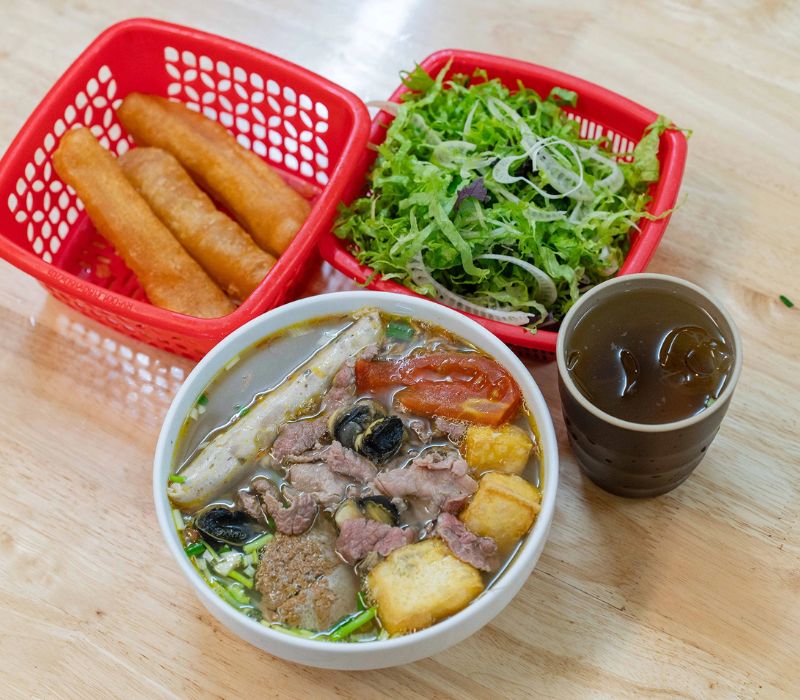 Bún Riêu Huyền Thu: Huyền thoại bún riêu 40 năm tuổi có gì? 5