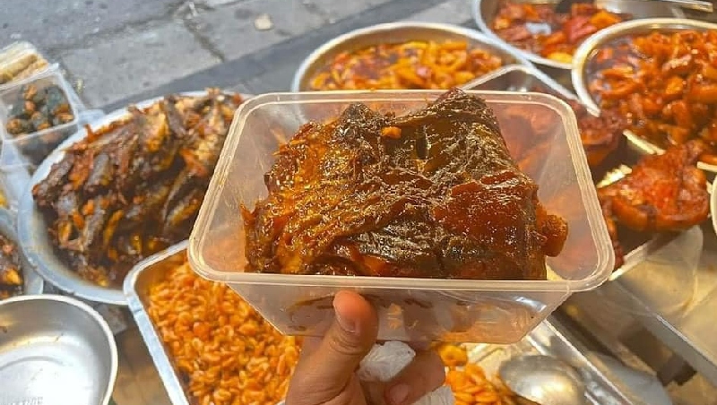 Cá kho Trinh chợ Hàng Bè: Món ăn truyền thống vị Hà Nội xưa 10