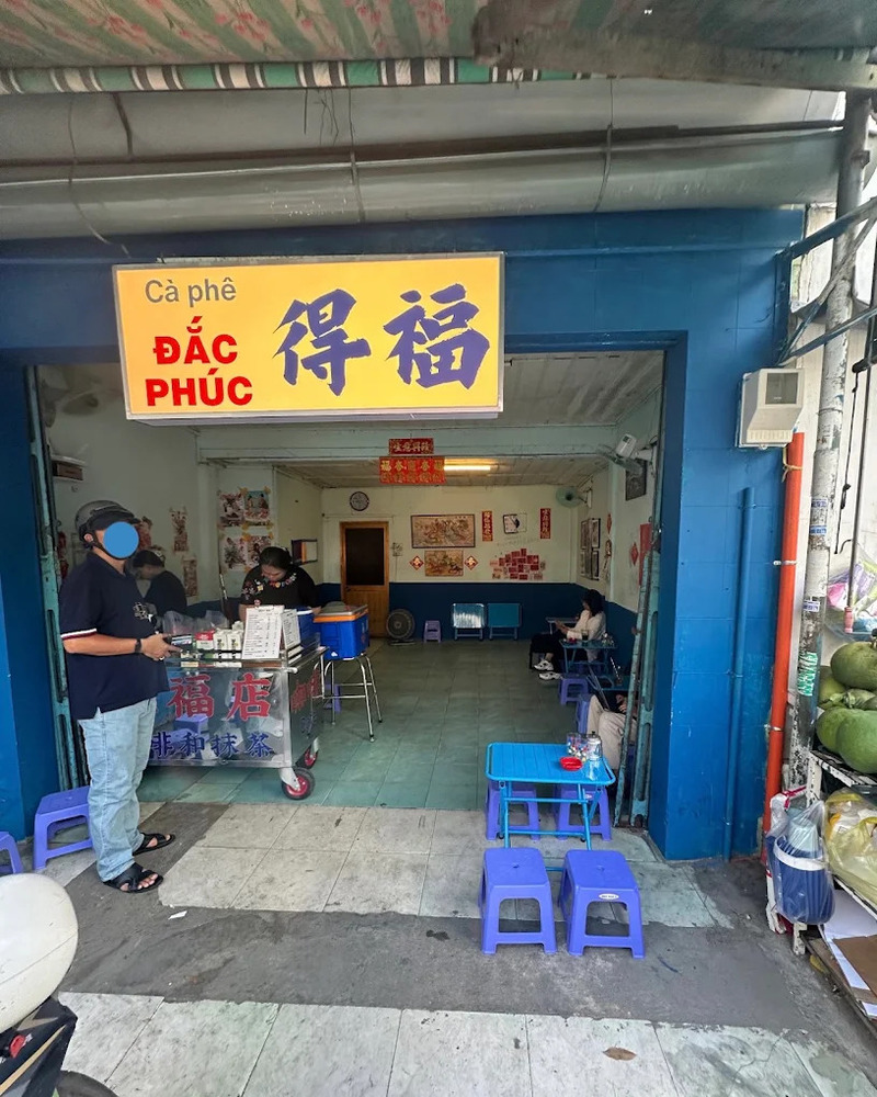 Cà phê Đắc Phúc gây bão với ly bọc giấy vàng độc đáo 6