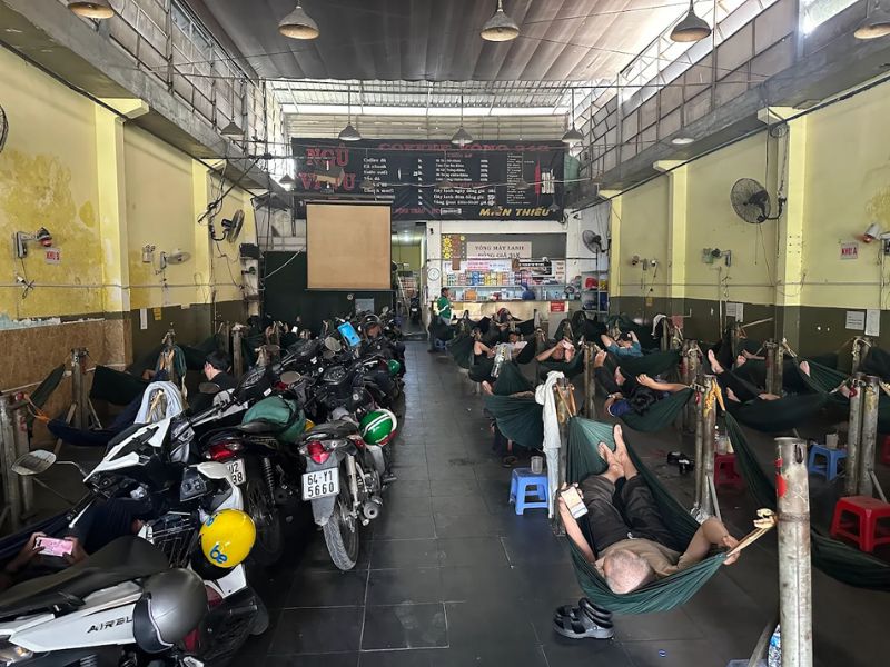 Top 10 quán cà phê võng TPHCM có không gian mát mẻ, yên tĩnh 10