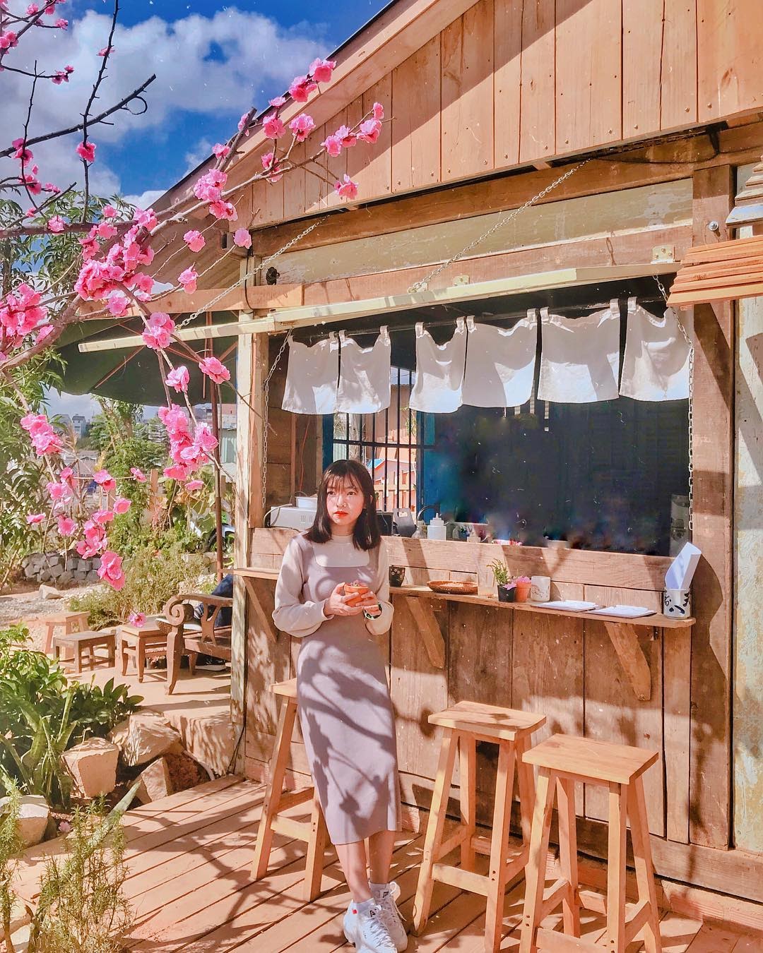 Cà phê Vườn Yên Đà Lạt – Check-in ngôi nhà gỗ Nhật Bản thơ mộng trên đồi 17