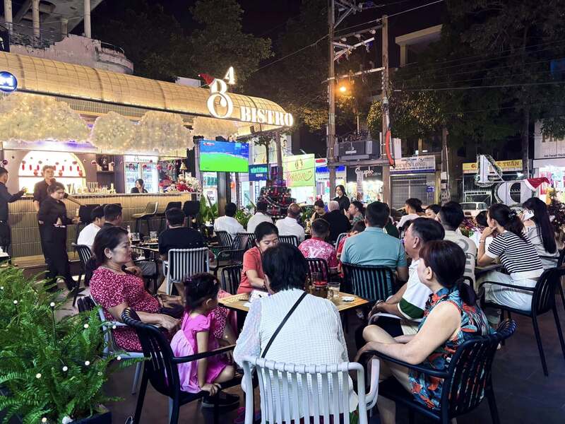 11 quán cà phê bóng đá với không gian sôi động tại Sài Gòn 8