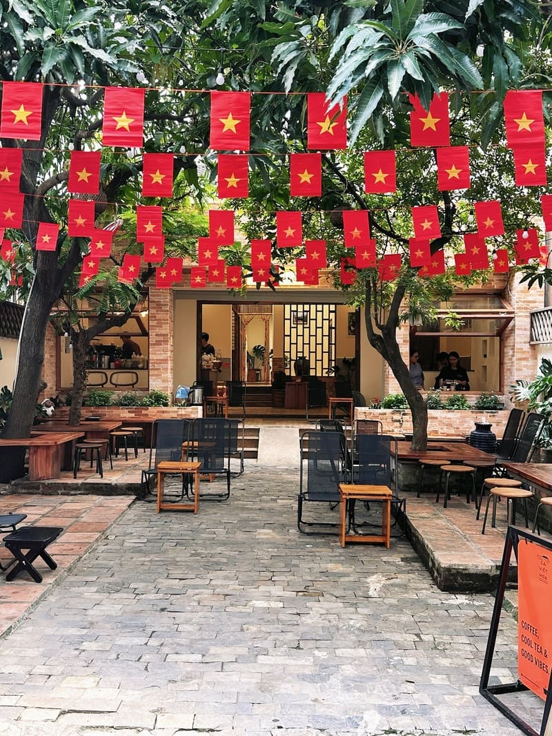 Ghé 11 quán cà phê concept “yêu nước” TP.HCM check-in 8