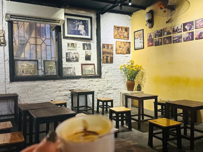 Tìm đến Cafe Đinh, thưởng thức vị cà phê trứng bên Hồ Gươm 4