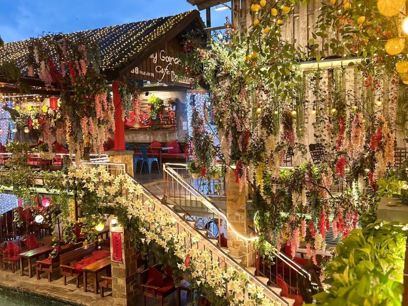 10 quán cafe hoa ở Sài Gòn có không gian lãng mạn, nhiều cây xanh 8