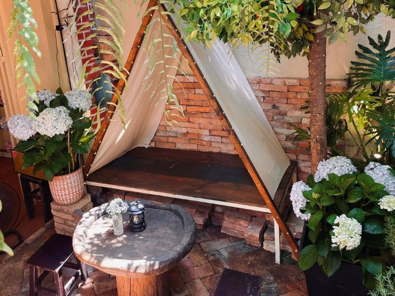 10 quán cafe hoa ở Sài Gòn có không gian lãng mạn, nhiều cây xanh 3