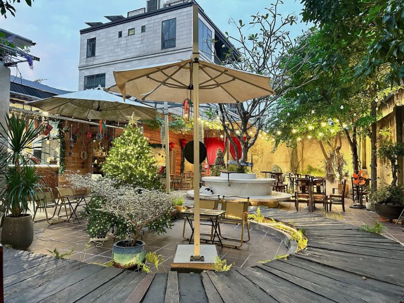 10 quán cafe hoa ở Sài Gòn có không gian lãng mạn, nhiều cây xanh 7