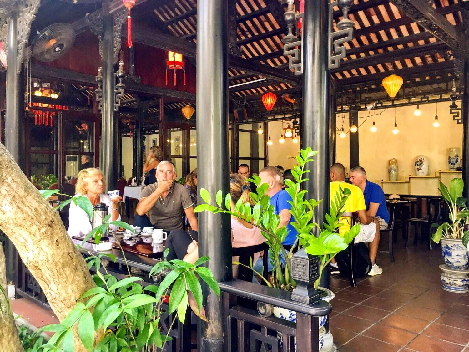 Cafe Nam Giao Hoài Cổ - Quán cà phê cổ kính giữa lòng cố đô Huế 10
