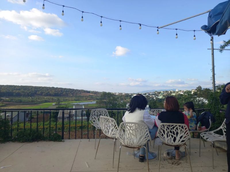 Top 10 quán cafe Pleiku view đẹp, không gian chill đáng ghé nhất 9
