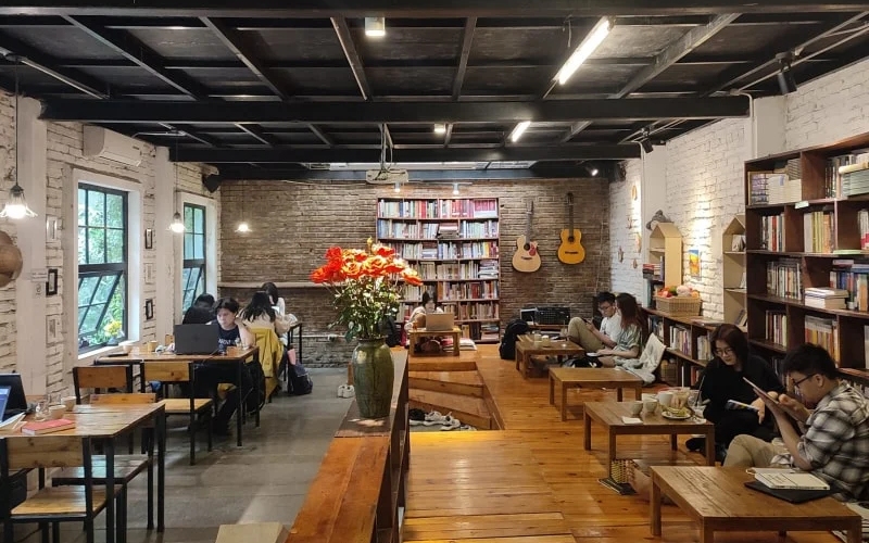 Top 9 quán cà phê sách Hà Nội siêu xinh và yên tĩnh 15