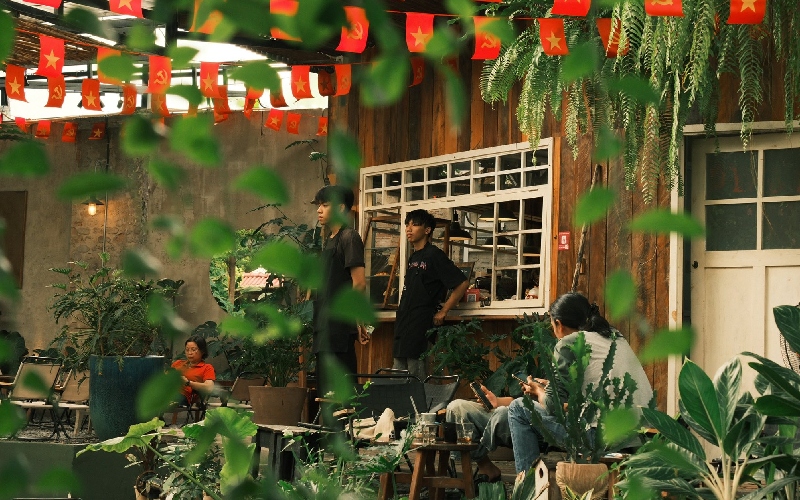 Top 15+ quán cafe sân vườn đẹp, thoáng mát ở TP.HCM 2