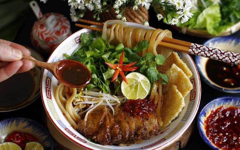 Cao lầu là gì? Tìm hiểu món đặc sản phố Hội đậm đà đến lạ 2