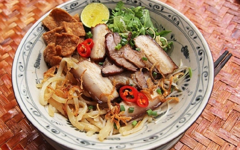 Cao lầu là gì? Tìm hiểu món đặc sản phố Hội đậm đà đến lạ 3