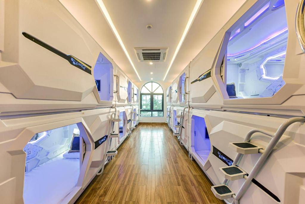 Capsule Hotel and Apartment, điểm lưu trú hay ho trong lòng phố biển 7