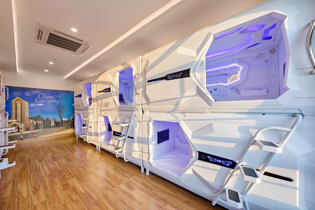 Capsule Hotel and Apartment, điểm lưu trú hay ho trong lòng phố biển 8