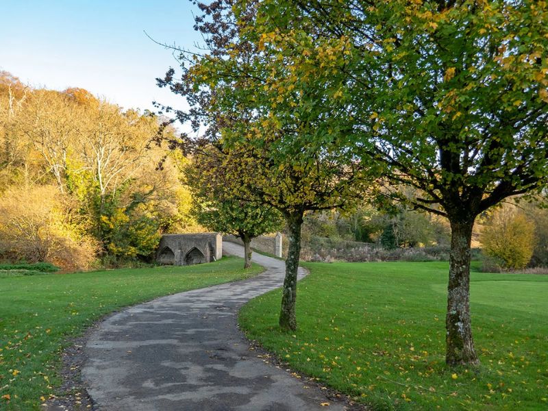 Làng cổ Castle Combe: Viên ngọc cổ tích giữa lòng nước Anh 6